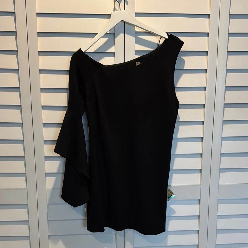 Vince Camuto dry cleaned Black One-Shoulder lined Dress with Flamenco sleeve. - Picture 9 of 9